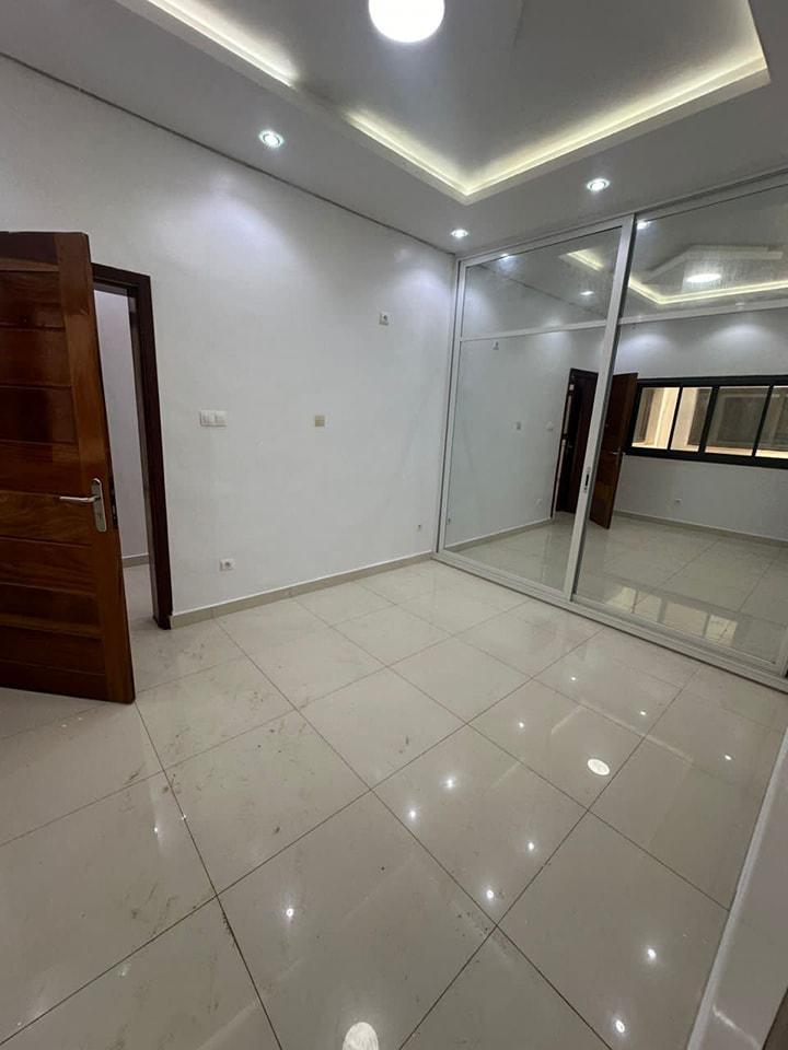 Appartement à louer aux Almadies zone de Recasement. Près de l’école Bilingue américaine.